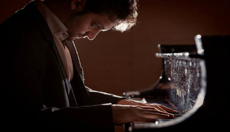ENRICO ZANISI - PIANO SOLO - PRESENTA "PIANO TALES" 